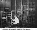 /album/historyczne-modele-komputerow/a725px-eniac-changing-a-tube-jpg/